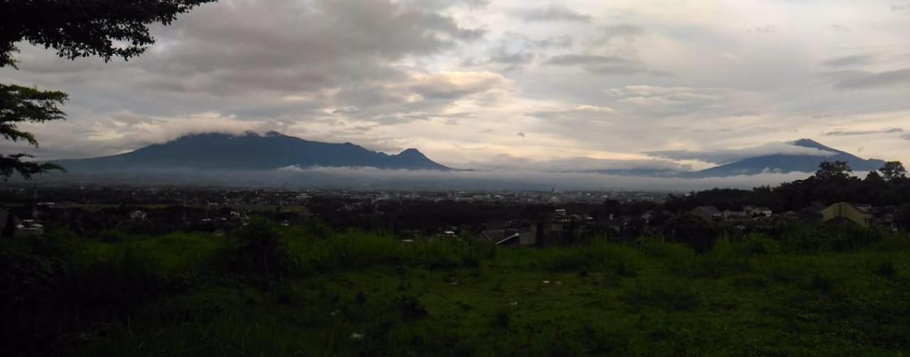 Villa Malang Puncak Buring Екстериор снимка