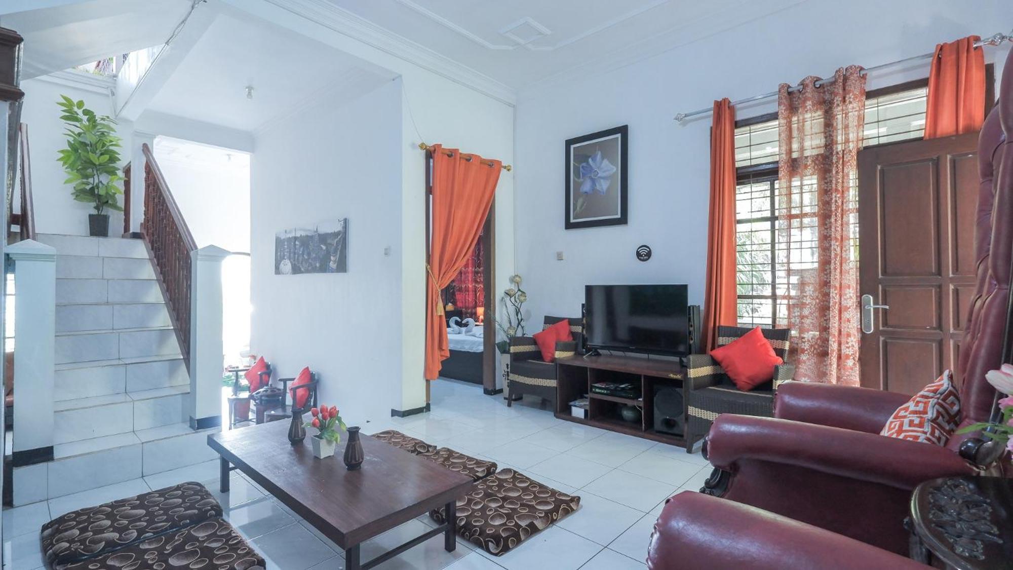 Villa Malang Puncak Buring Екстериор снимка